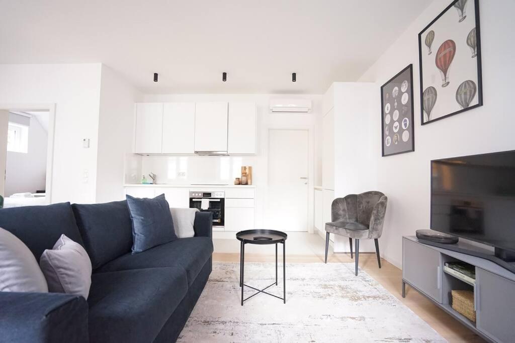 Uber Chic Flat In Charming Factory Building Viena